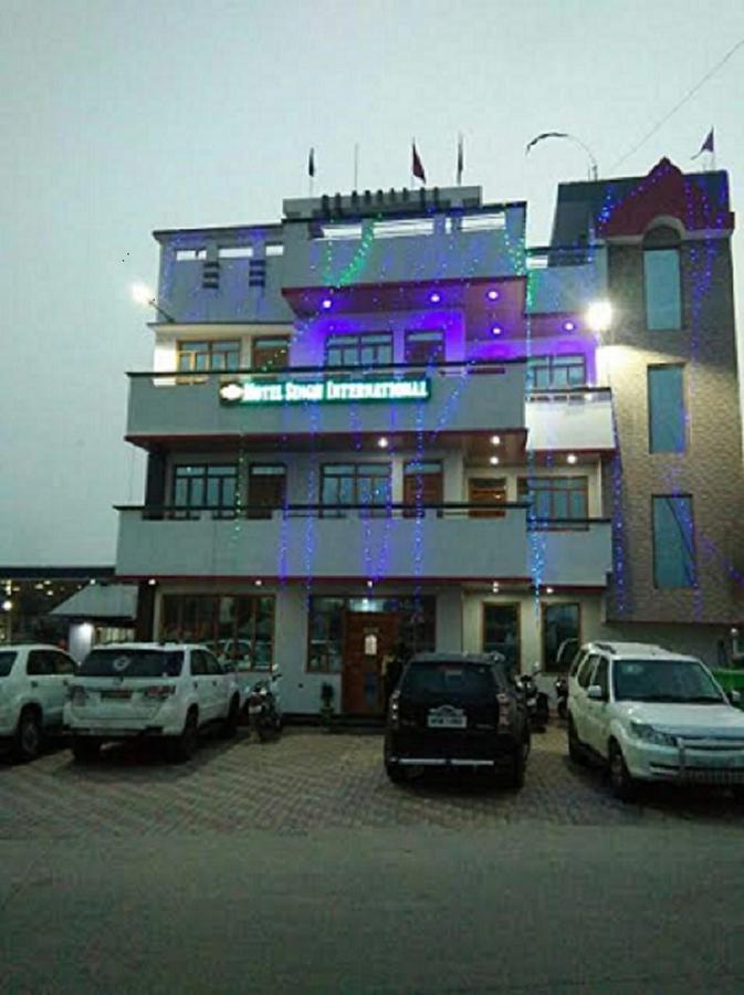 Hotel Singh International Basti Esterno foto