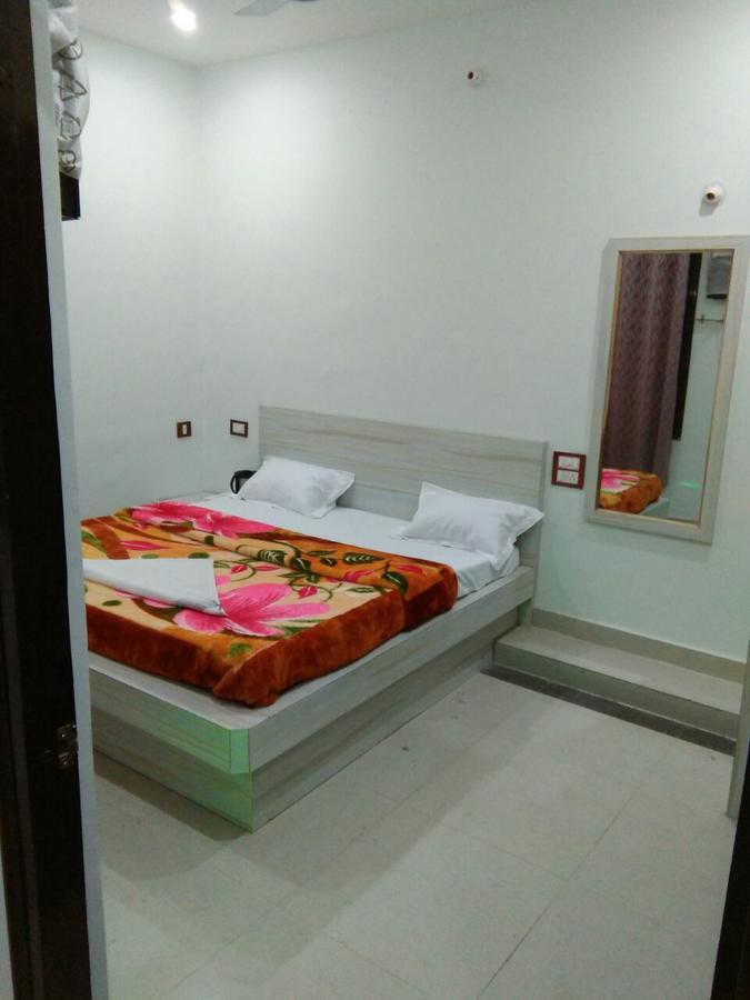 Hotel Singh International Basti Esterno foto